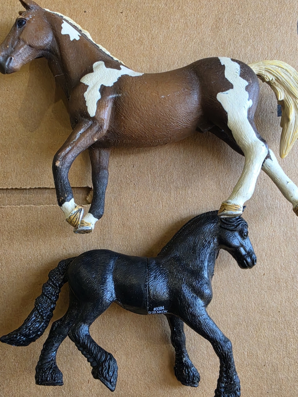 Schleich Trakehner Set Of 2 Horse Figure D-73527 Pinto Stallion & Friesian Mare